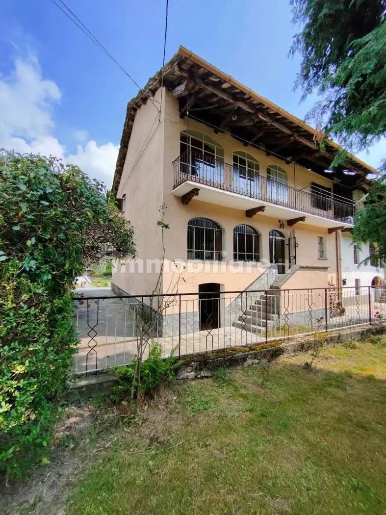 Casa indipendente in vendita a Valchiusa