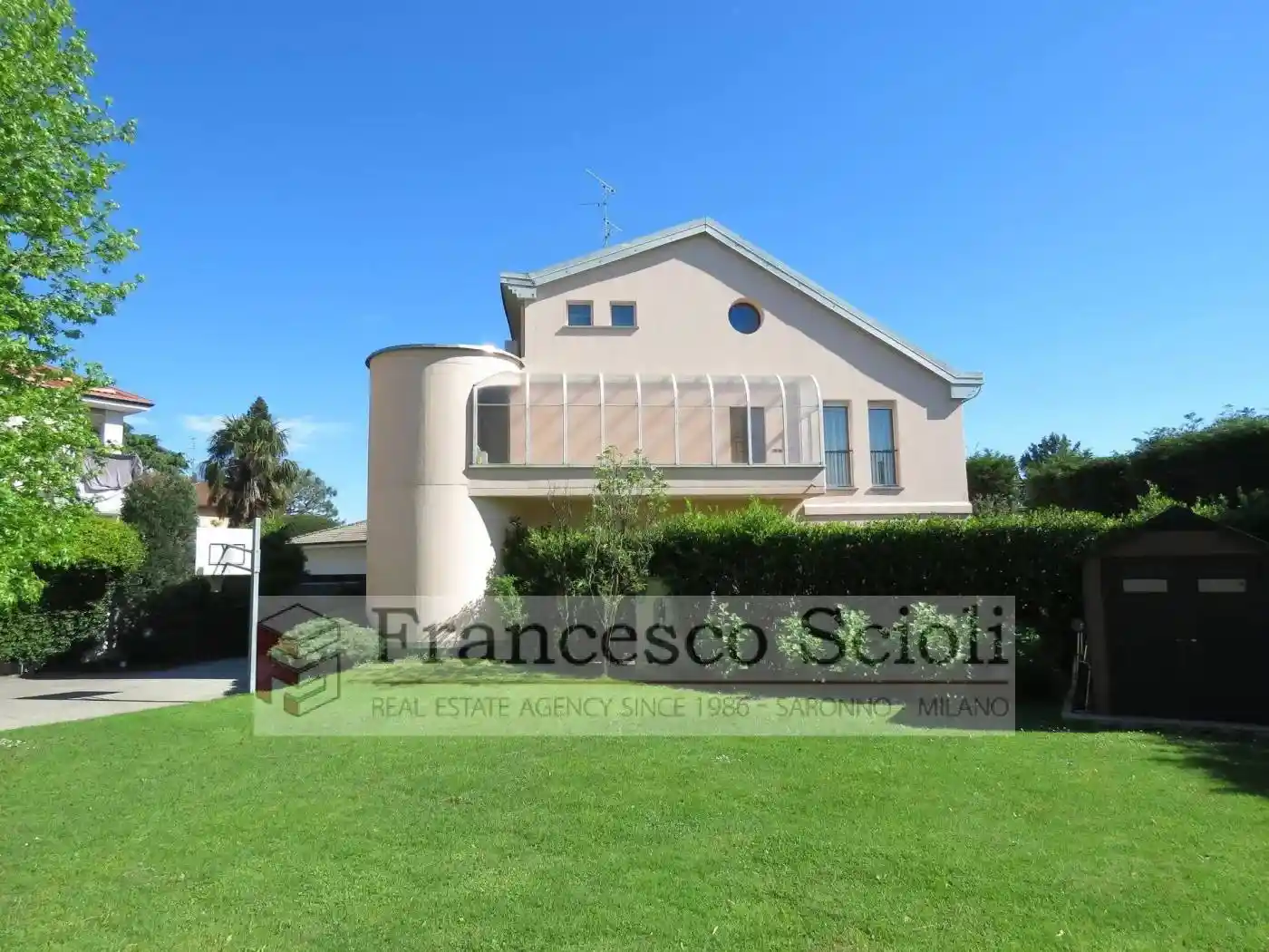 Villa in vendita a Saronno