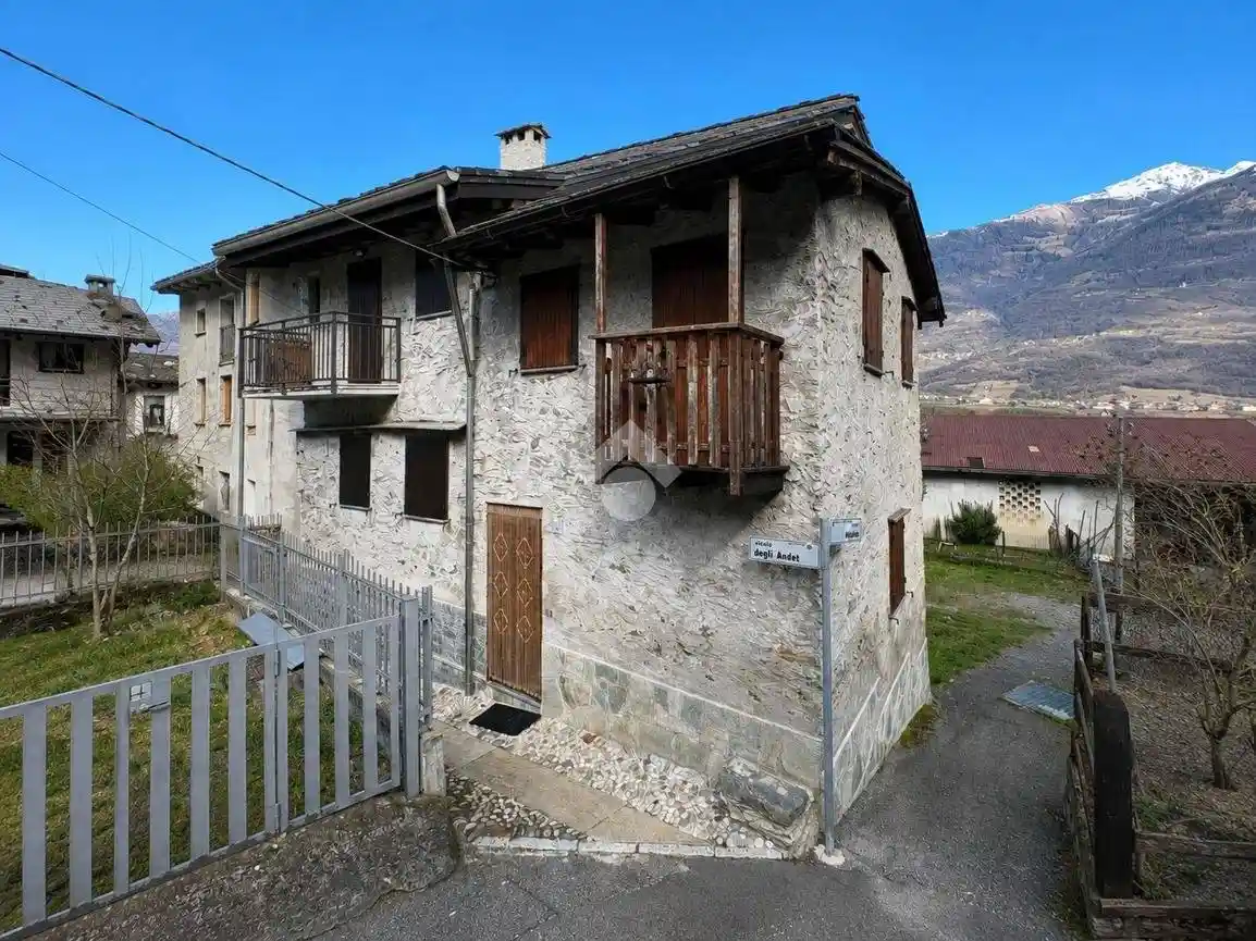 Casa indipendente in vendita a Faedo Valtellino
