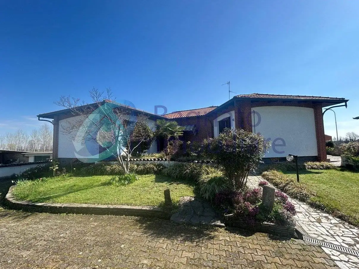 Villa in vendita a Confienza