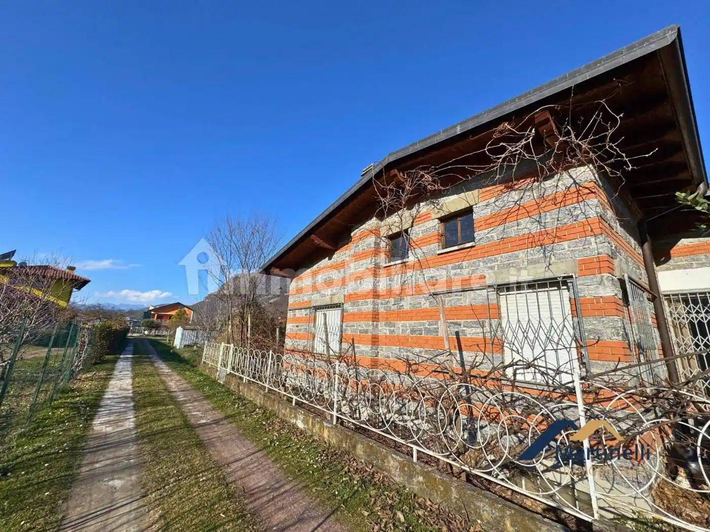 Villa in vendita a Serravalle Sesia