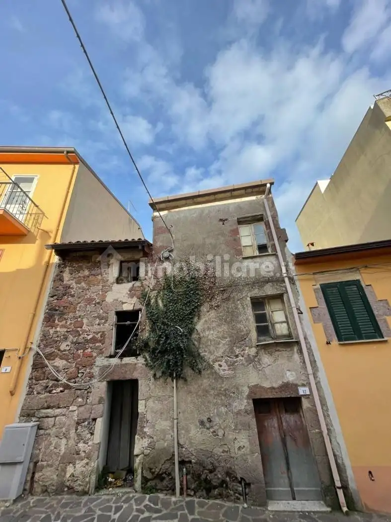 Palazzo - Edificio in vendita a Villanova Monteleone