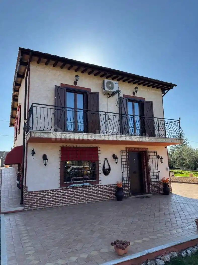 Villa in vendita a Palombara Sabina