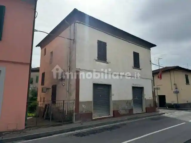 Casa indipendente in vendita a Capraia e Limite