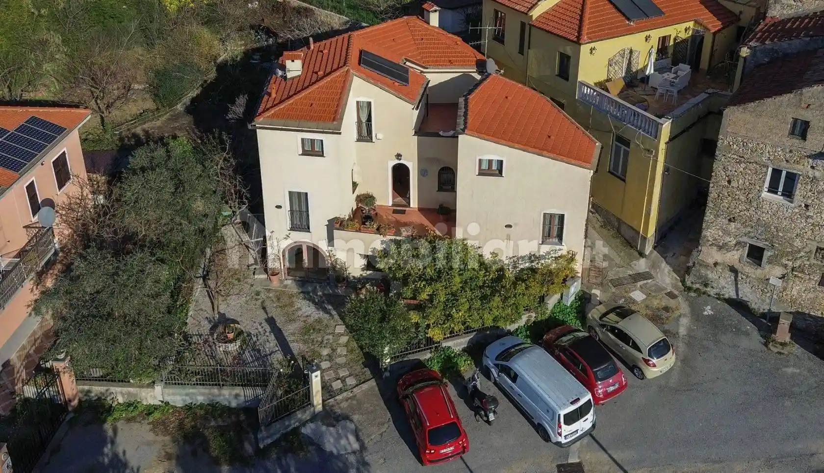 Casa indipendente in vendita a Vezzi Portio