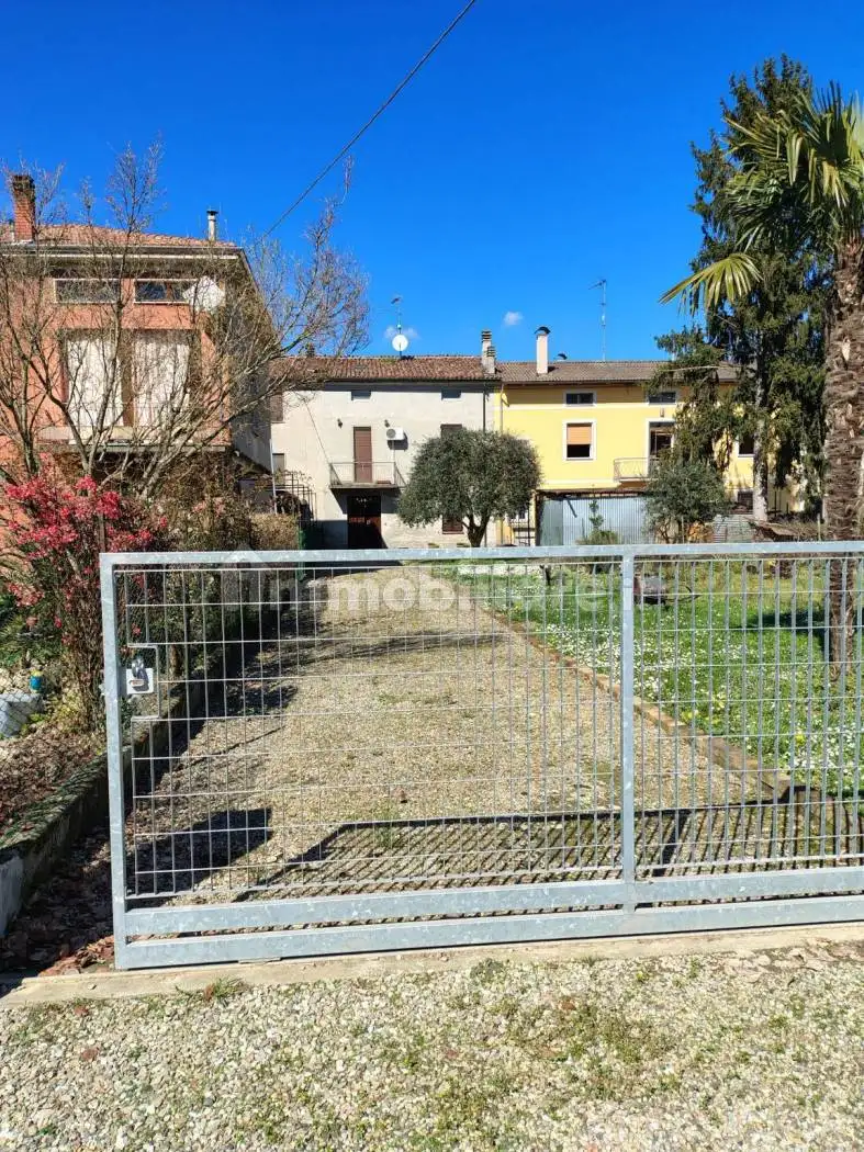 Casa indipendente in vendita a Polesine Zibello