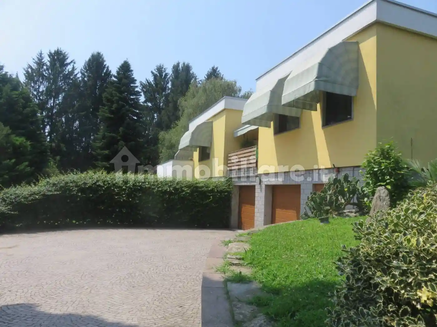 Villa in vendita a Angera
