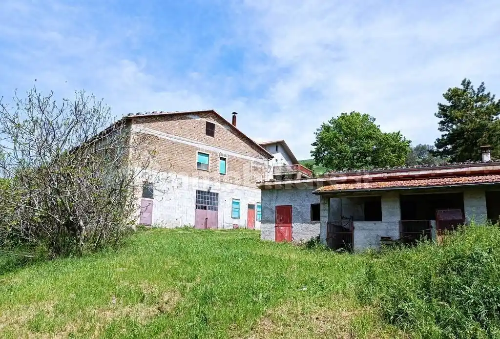 Casa indipendente in vendita a San Severino Marche