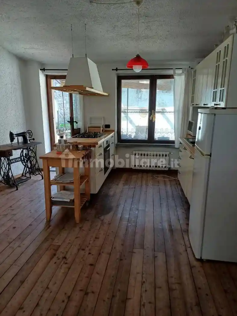 Appartamento in vendita a Varallo Pombia