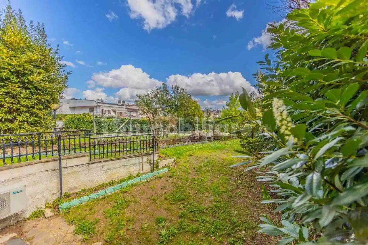 Villa in vendita a Genzano di Roma