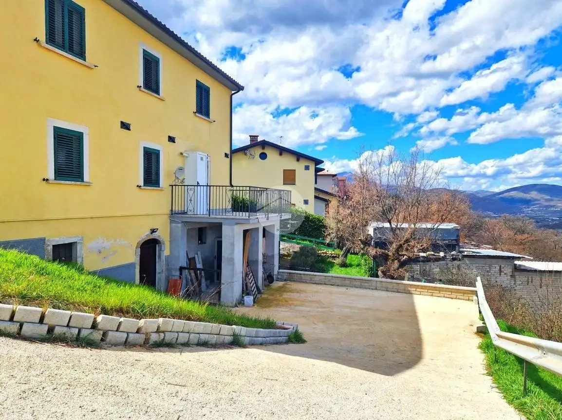 Casa indipendente in vendita a L'Aquila