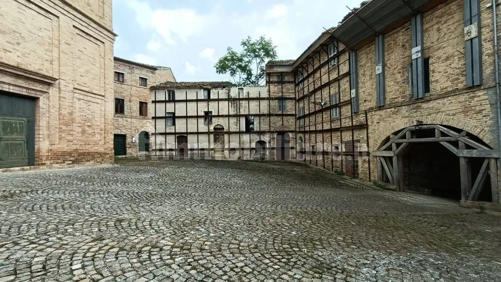 Palazzo - Edificio in vendita a Fermo