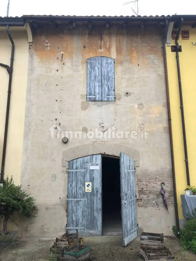 Palazzo - Edificio in vendita a Crevalcore