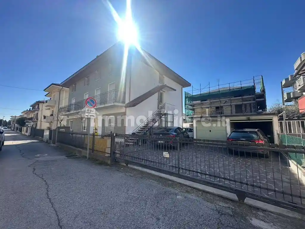Palazzo - Edificio in vendita a Rimini