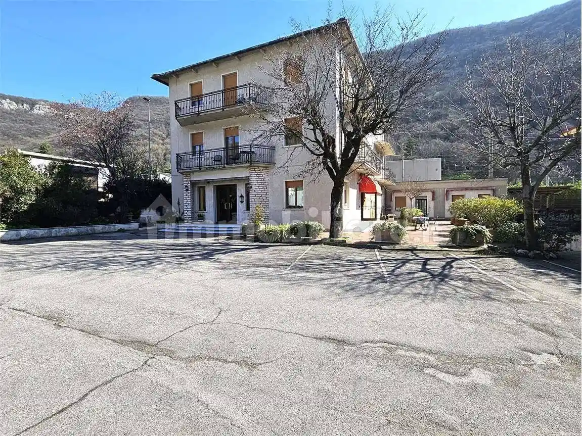 Palazzo - Edificio in vendita a Grezzana