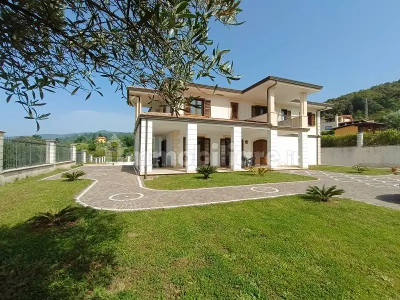 Villa in vendita a Lamezia Terme