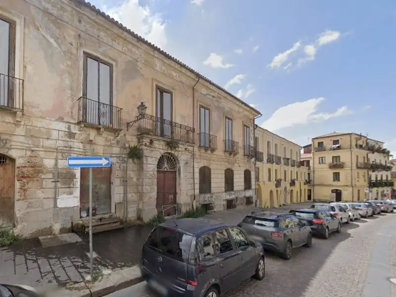 Palazzo - Edificio in vendita a Lamezia Terme