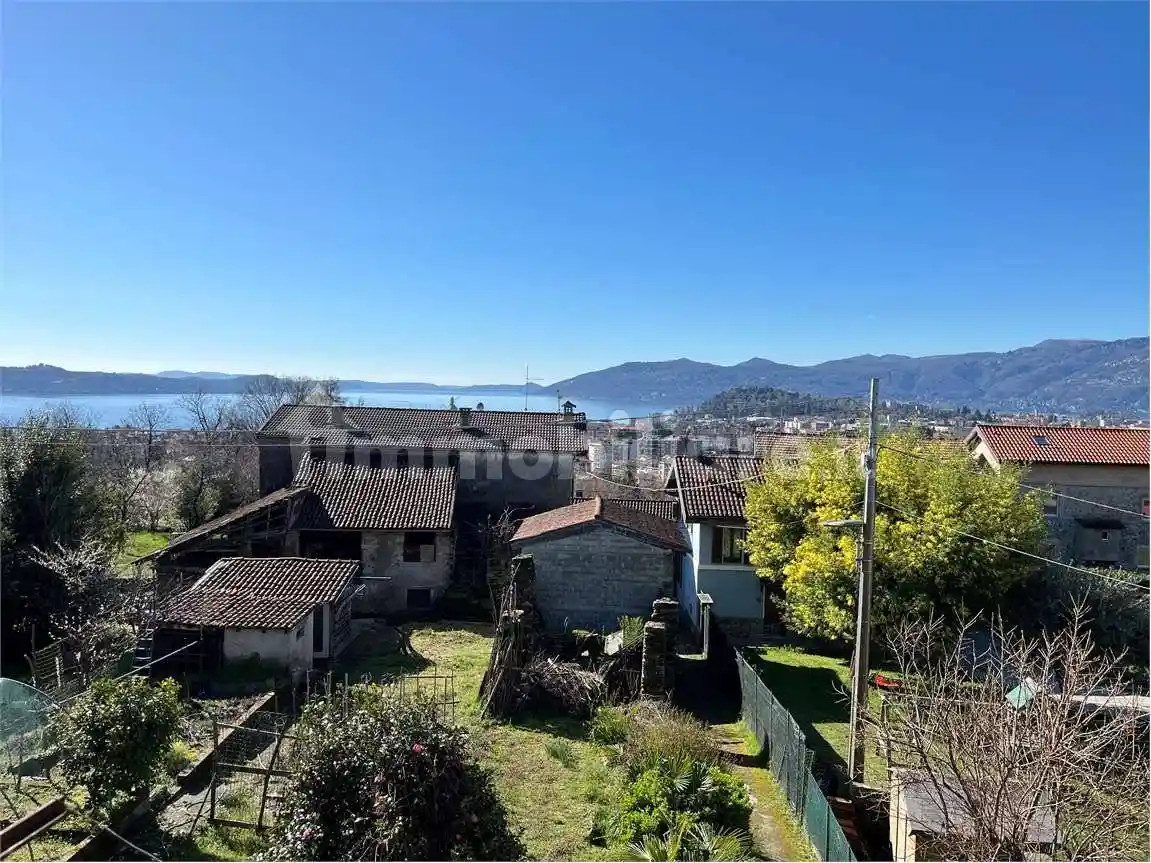 Casa indipendente in vendita a Verbania