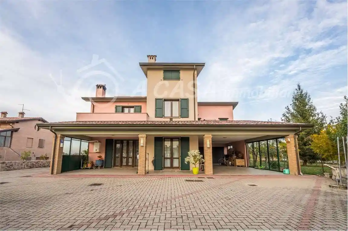 Villa in vendita a Parma