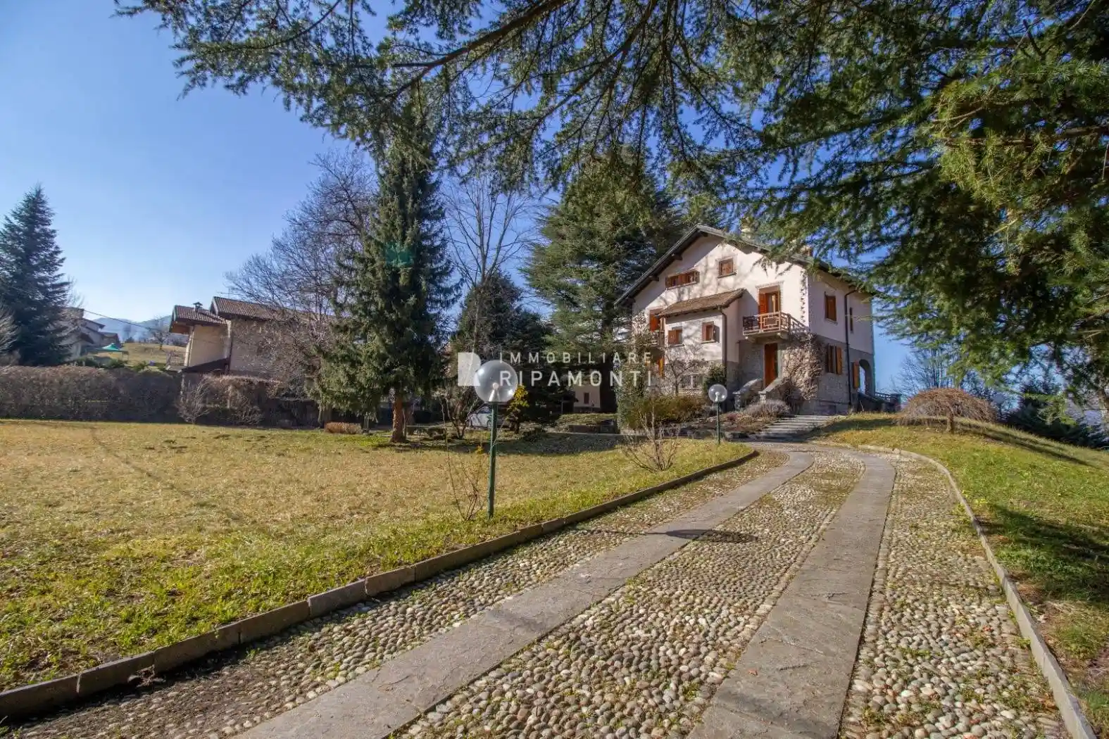 Villa in vendita a Cremeno