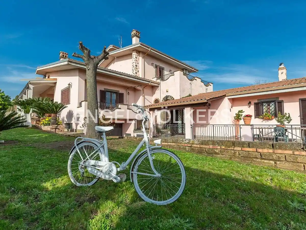 Villa in vendita a Lanuvio