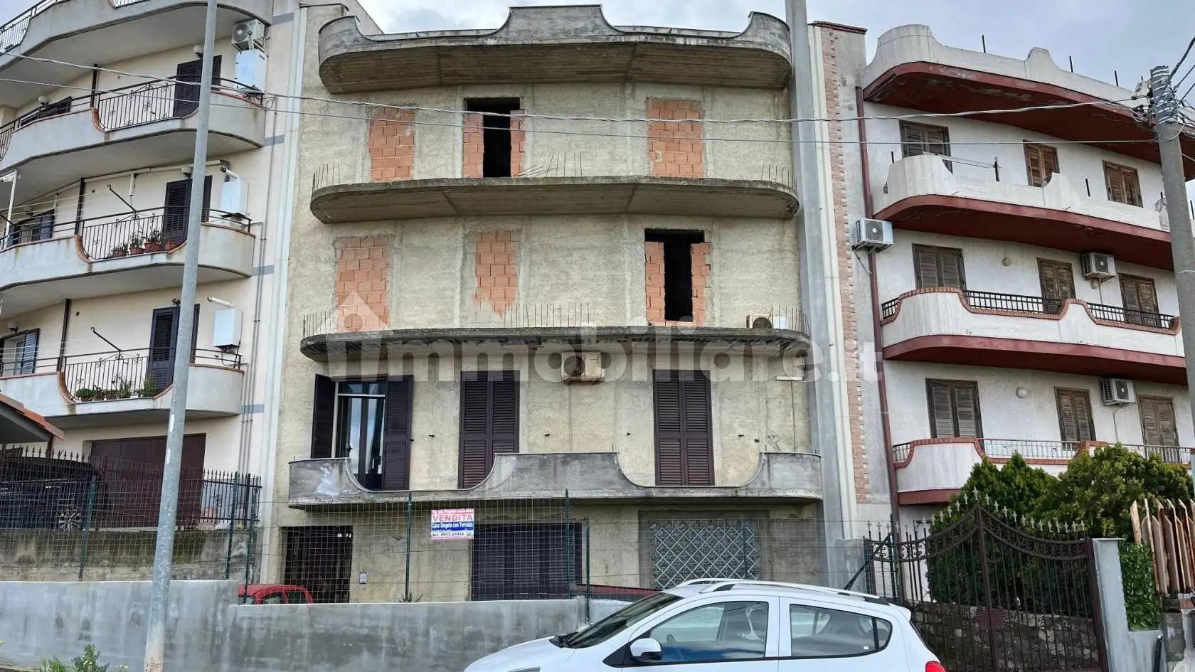 Palazzo - Edificio in vendita a Mineo