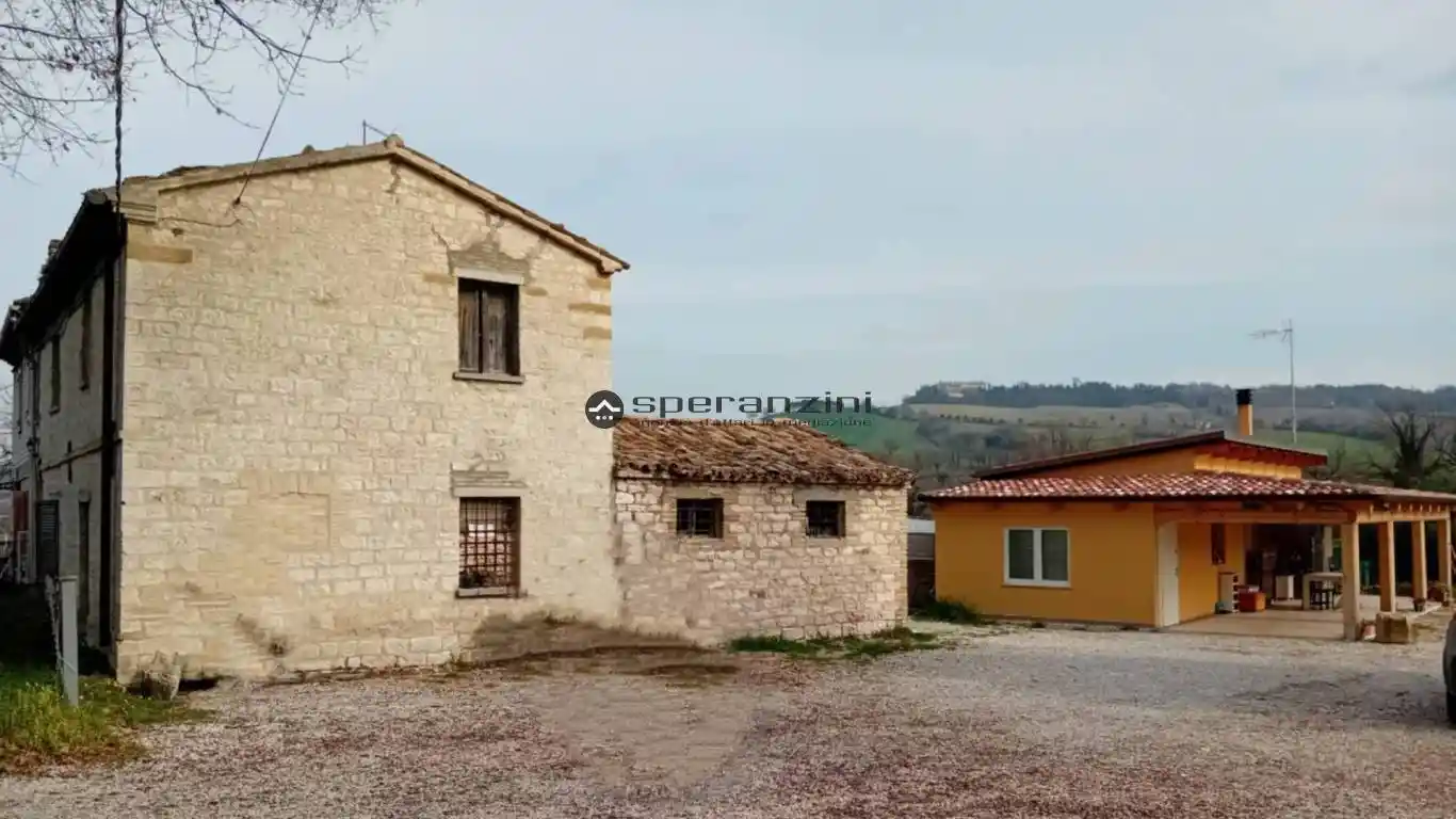 Rustico - Casale in vendita a Fossombrone