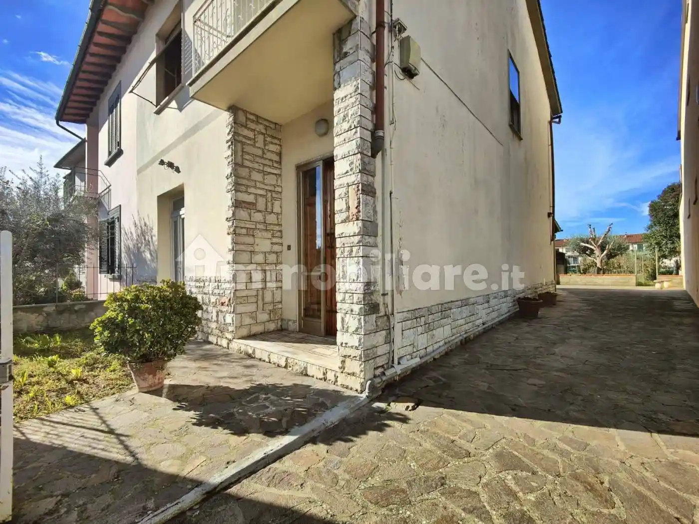 Casa indipendente in vendita a Campi Bisenzio