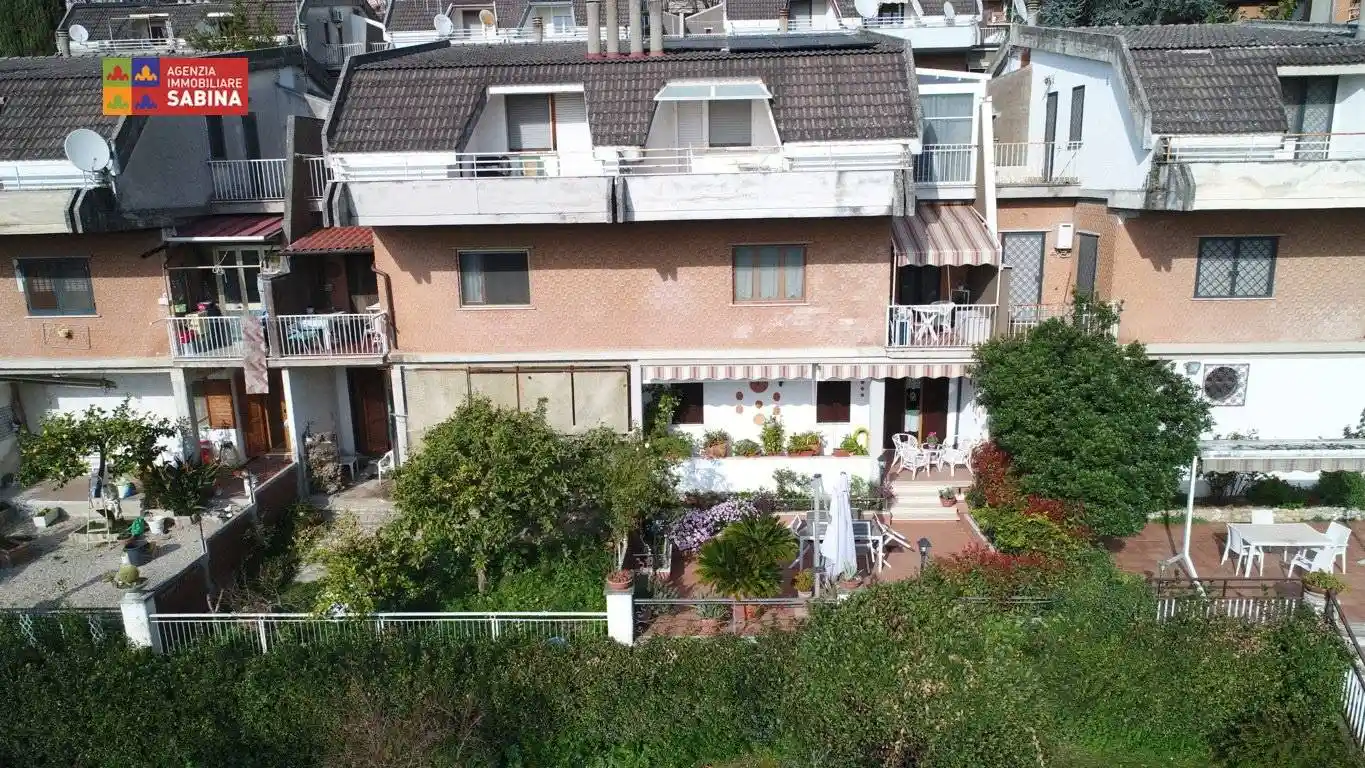 Villa in vendita a Poggio Mirteto