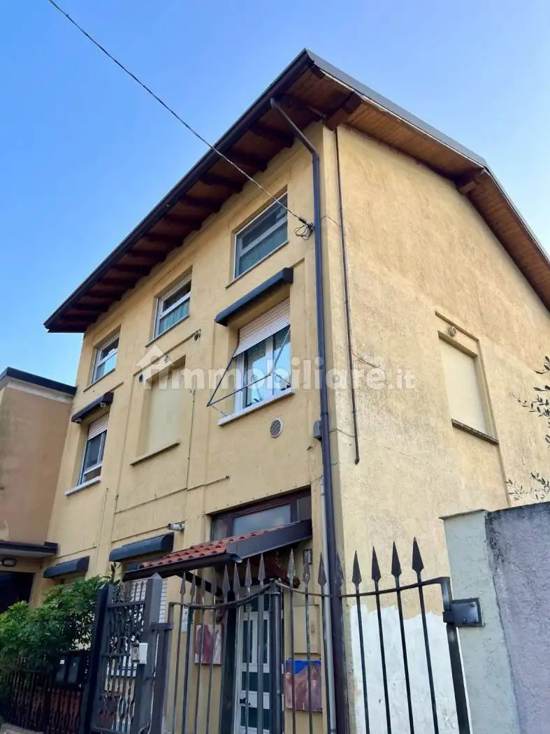 Casa indipendente in vendita a Lecco