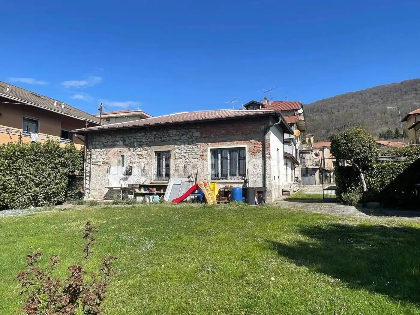 Villa in vendita a Gavirate