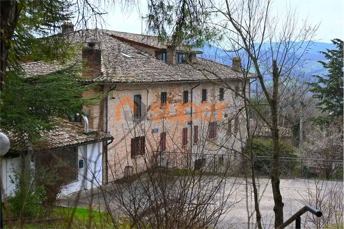 Palazzo - Edificio in vendita a Nocera Umbra