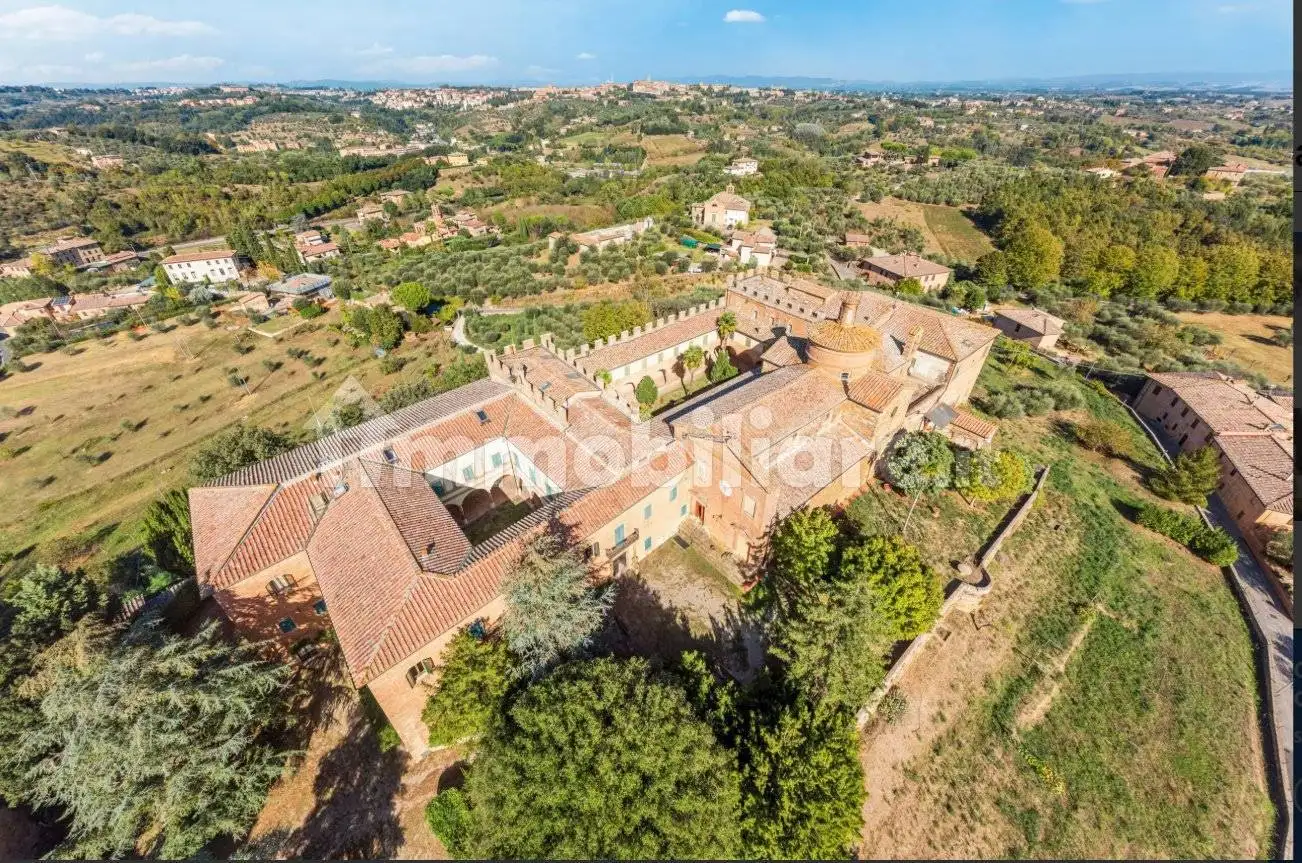Palazzo - Edificio in vendita a Siena