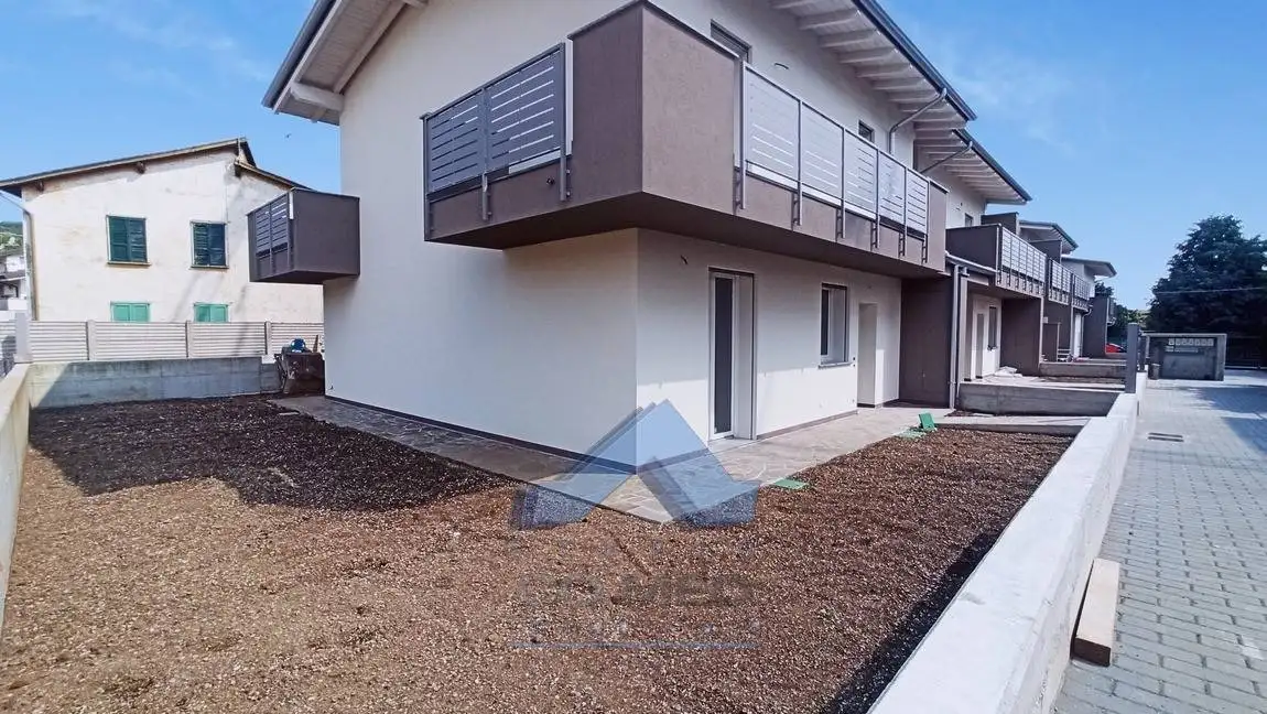 Villa in vendita a Carobbio degli Angeli