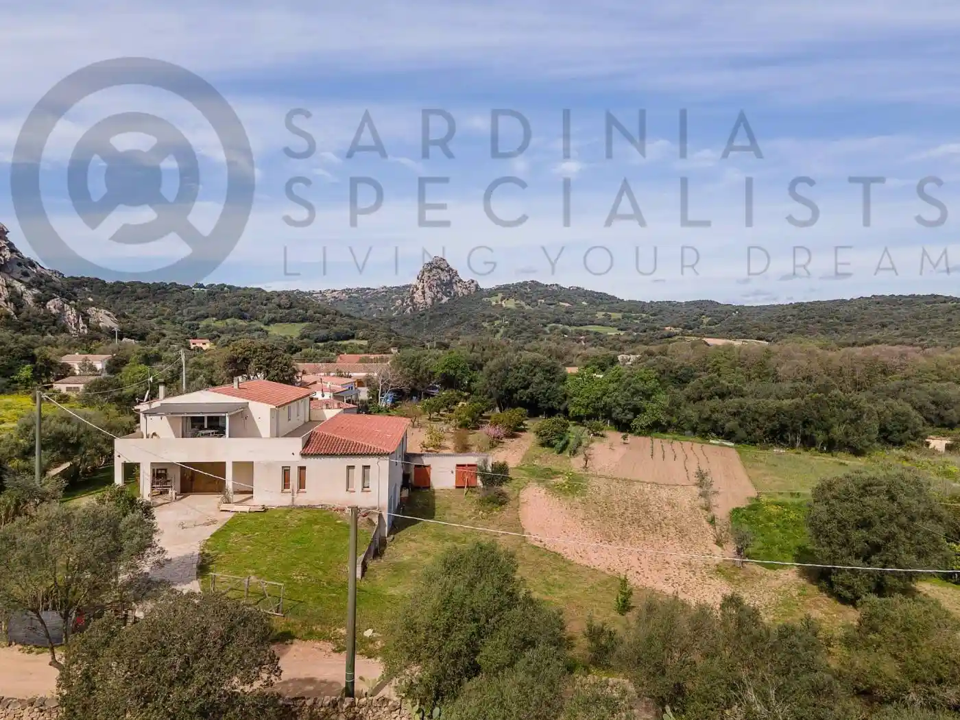 Villa bifamiliare via Monti Diana 24, San Giovanni, Sole Ruiu, Olbia - foto 2