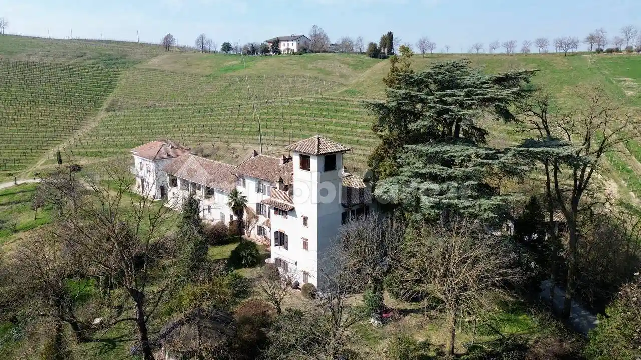 Villa in vendita a Nizza Monferrato