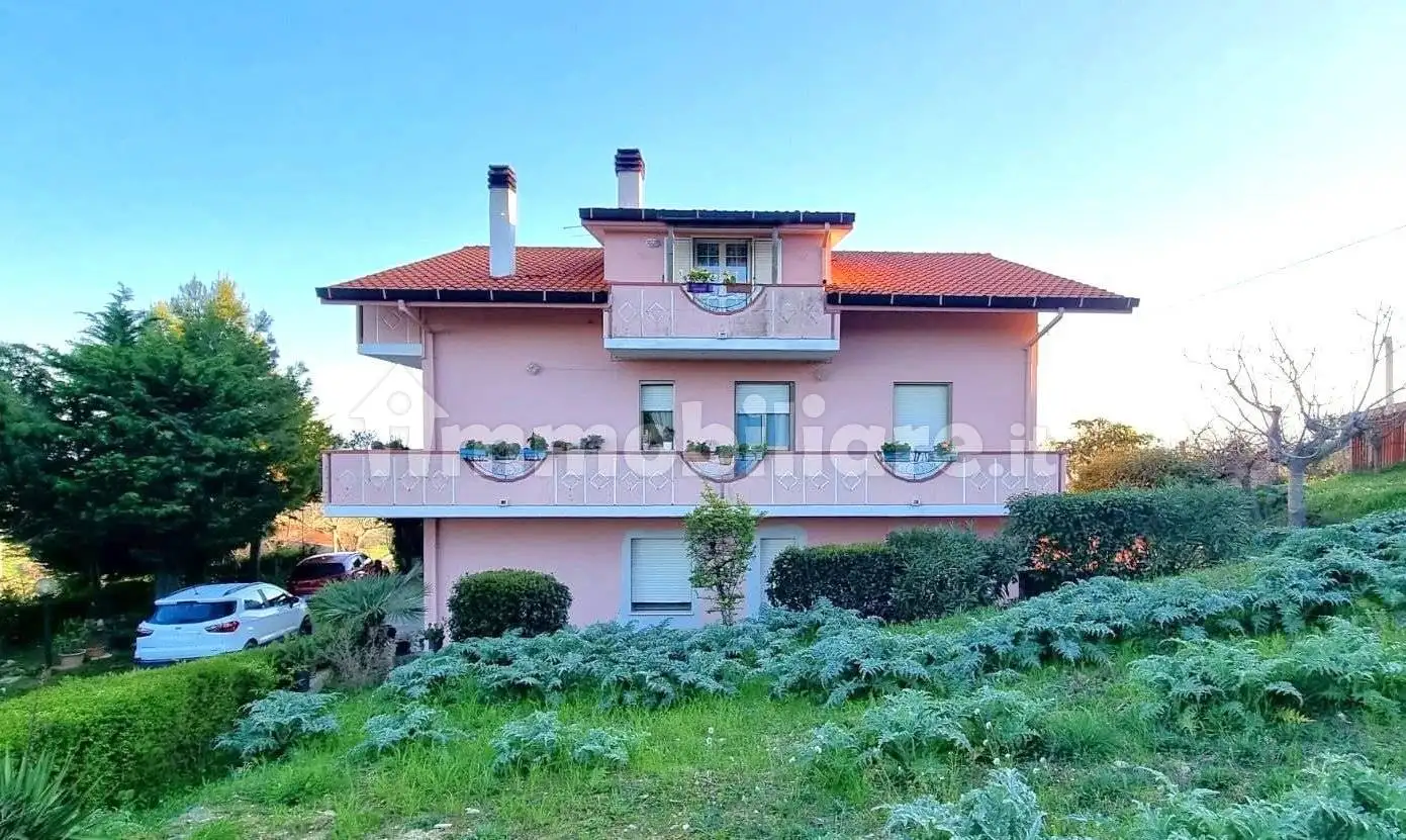 Casa indipendente in vendita a Città Sant'Angelo