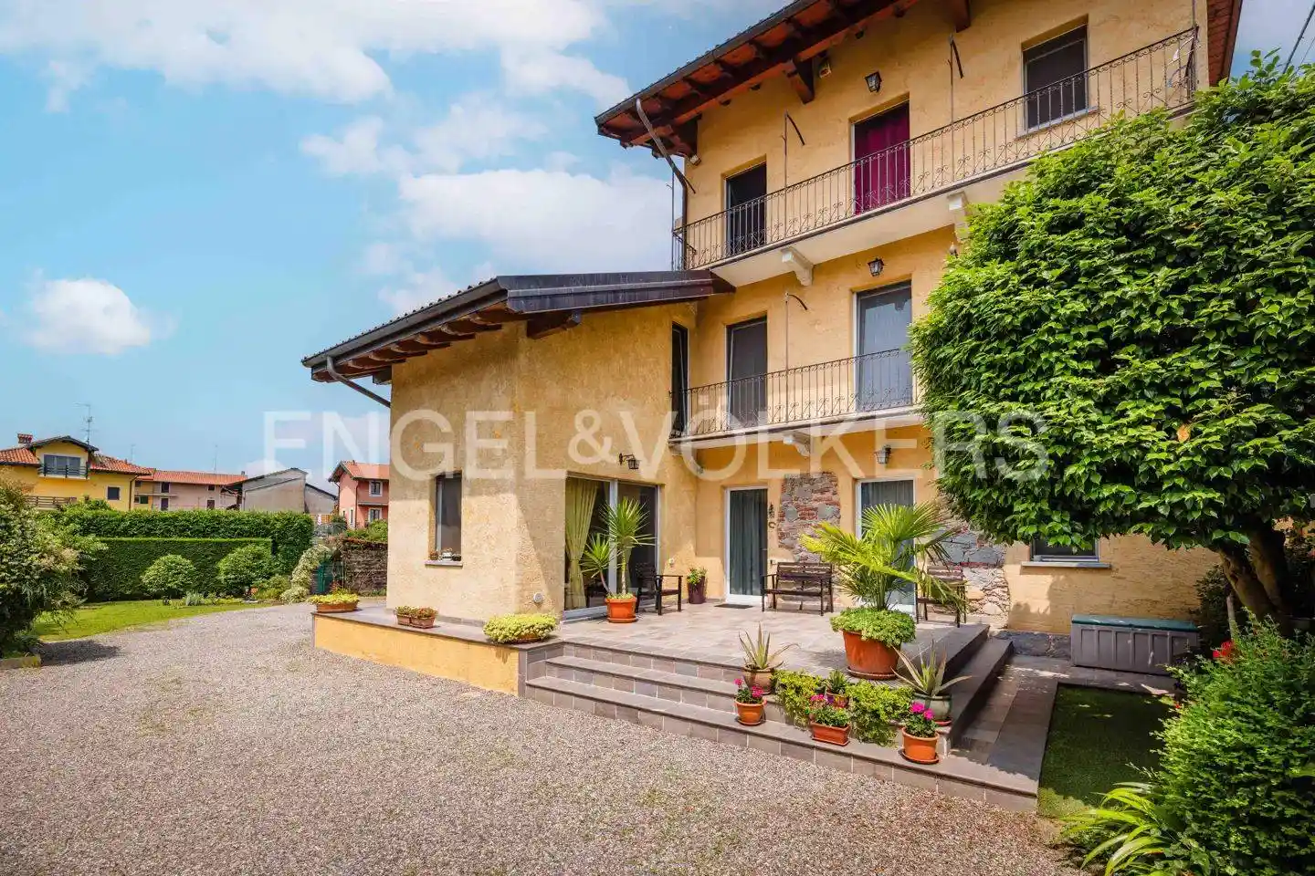 Villa in vendita a Agrate Conturbia