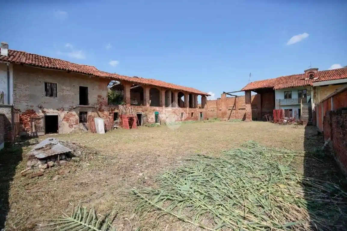 Rustico - Casale in vendita a San Benigno Canavese