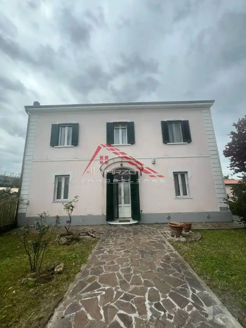 Villa in vendita a Pisa