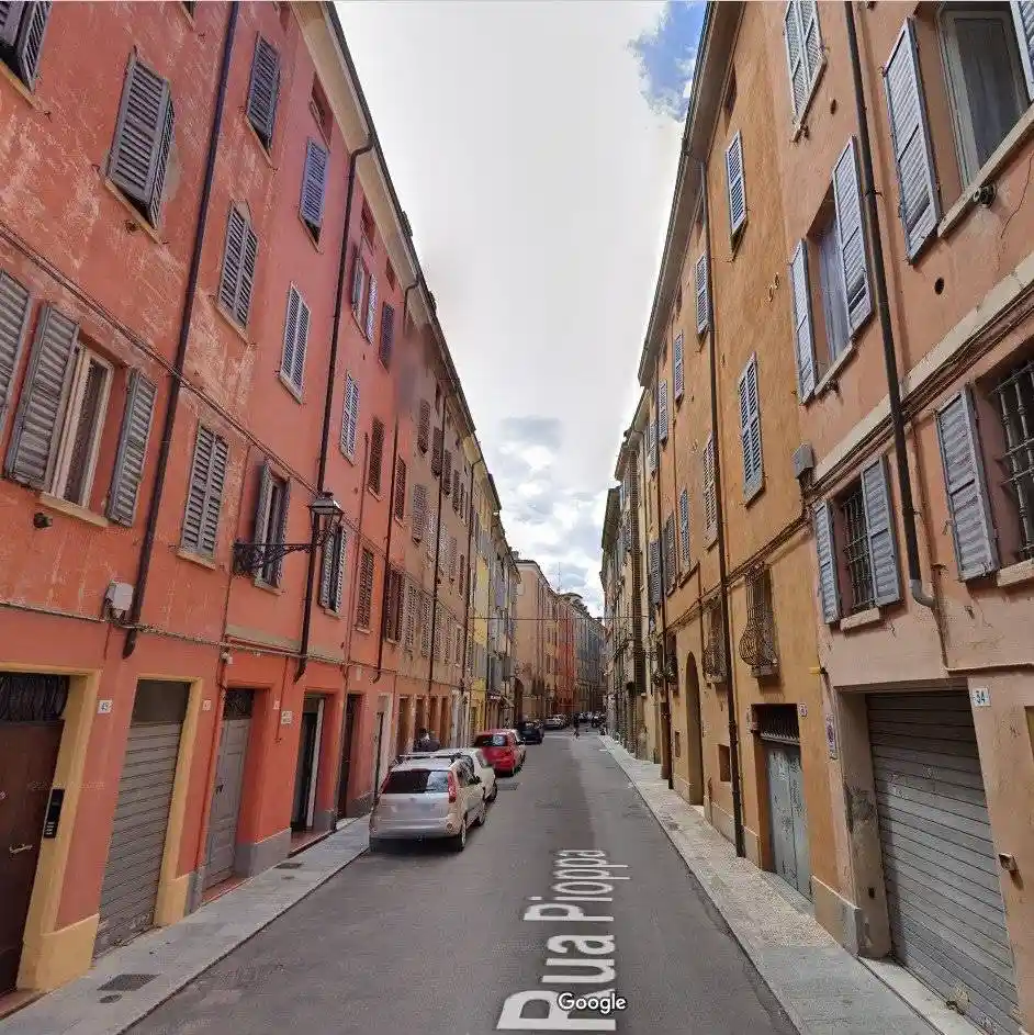 Palazzo - Edificio in vendita a Modena