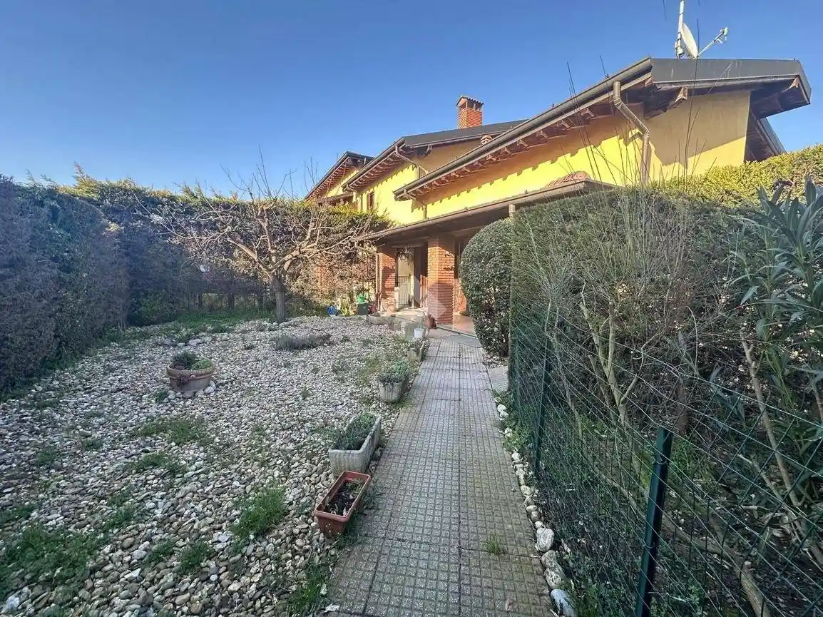 Villa in vendita a Besate