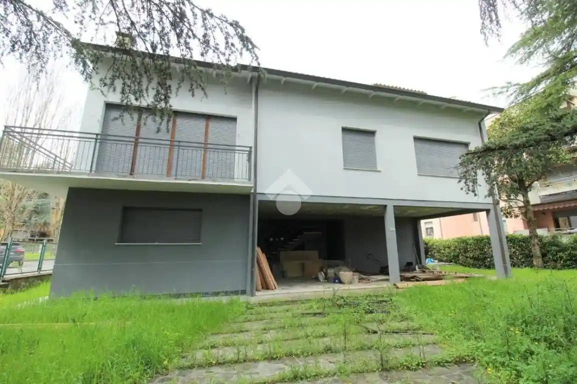 Villa in vendita a Traversetolo