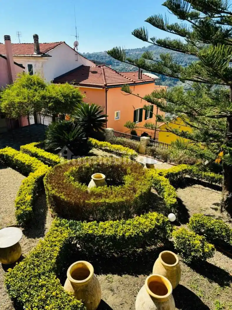 Palazzo - Edificio in vendita a Diano Castello