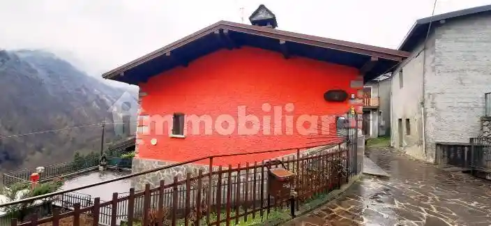 Villa in vendita a Serina