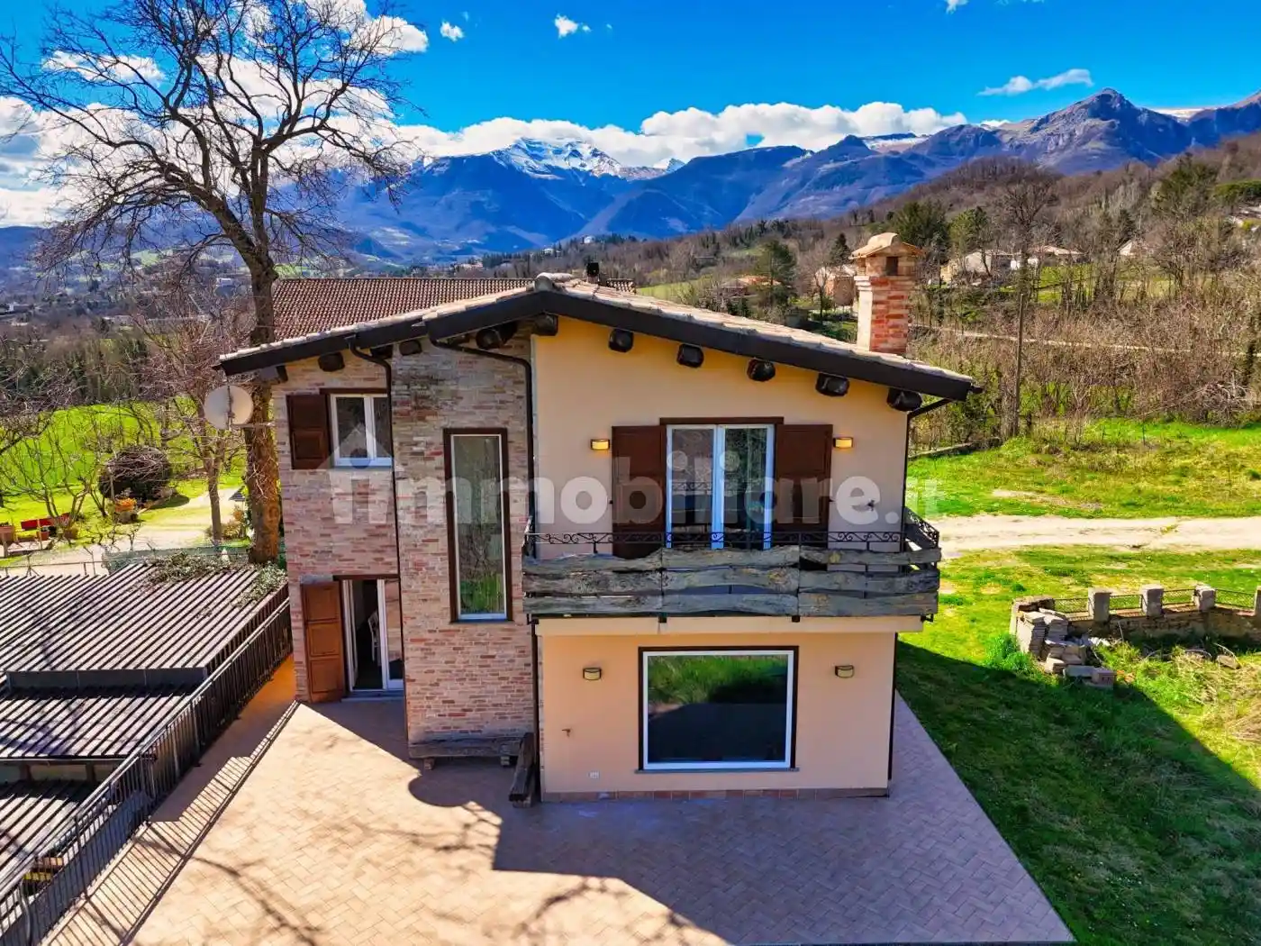 Villa in vendita a Sarnano