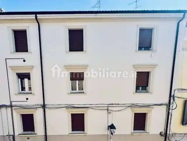 Palazzo - Edificio in vendita a Mirandola