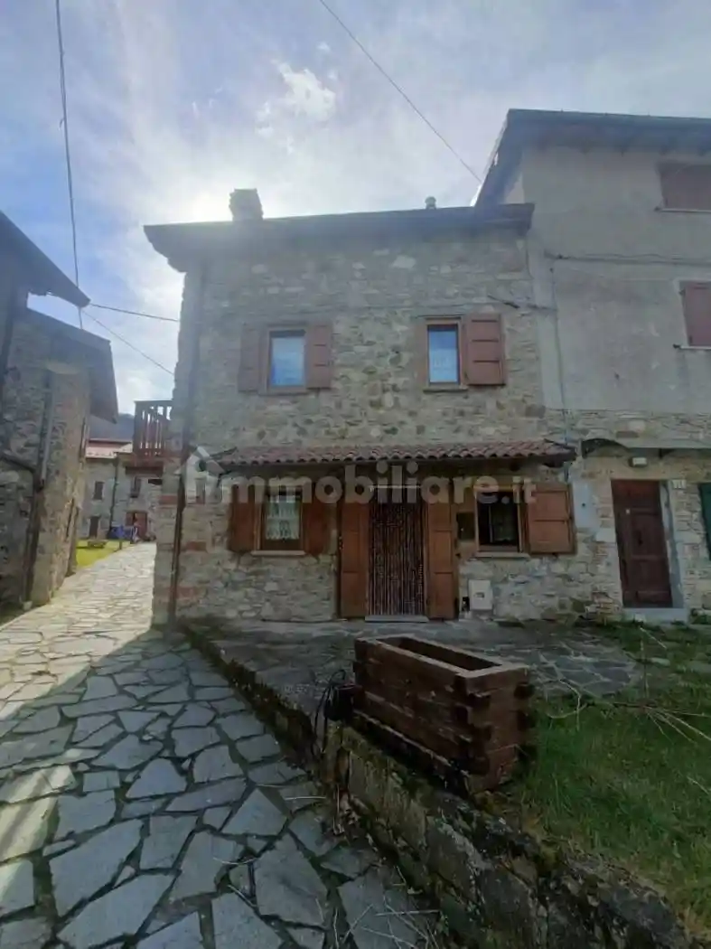 Appartamento in vendita a Ventasso