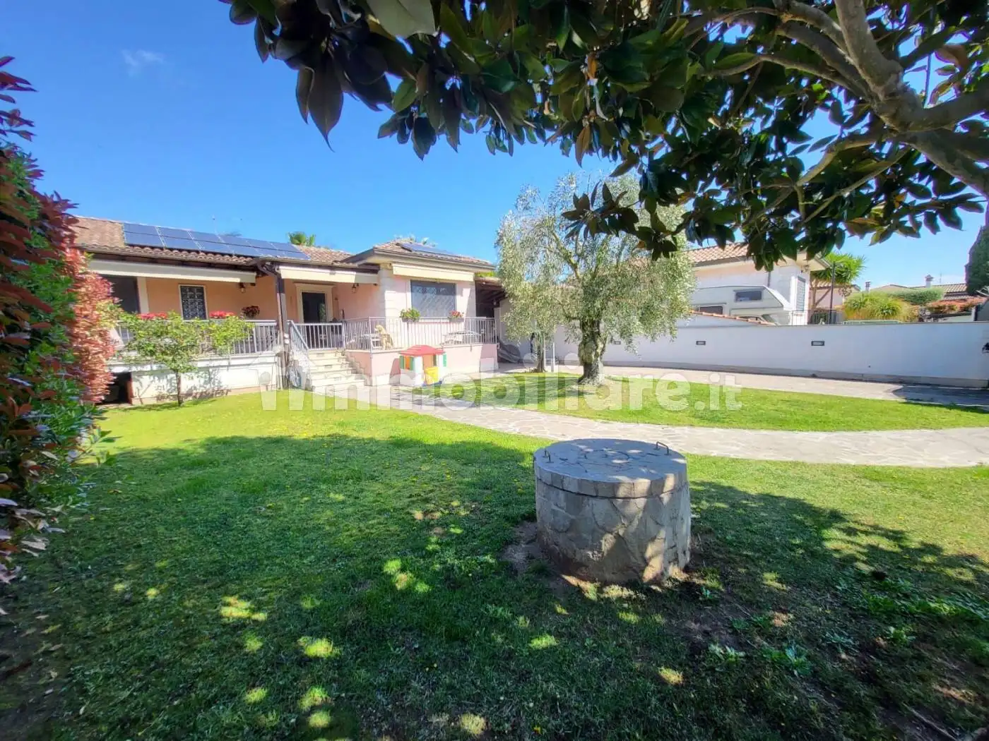 Villa bifamiliare in vendita a Roma