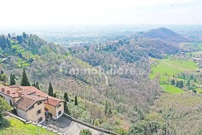 Villa in vendita a Bergamo